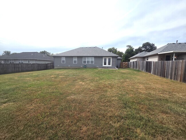 Building Photo - 848 S Jester Ave