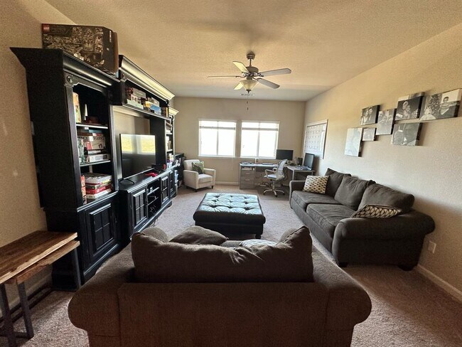 Building Photo - 393 Dayridge Dr