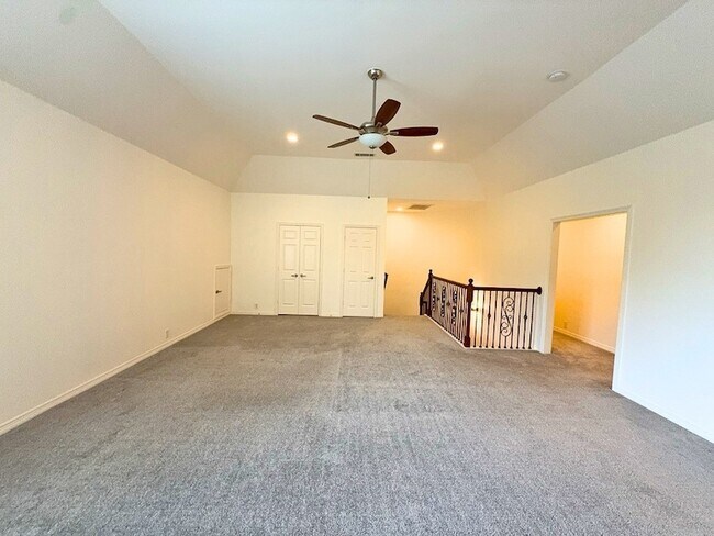 Building Photo - 1205 Golden Gate Dr