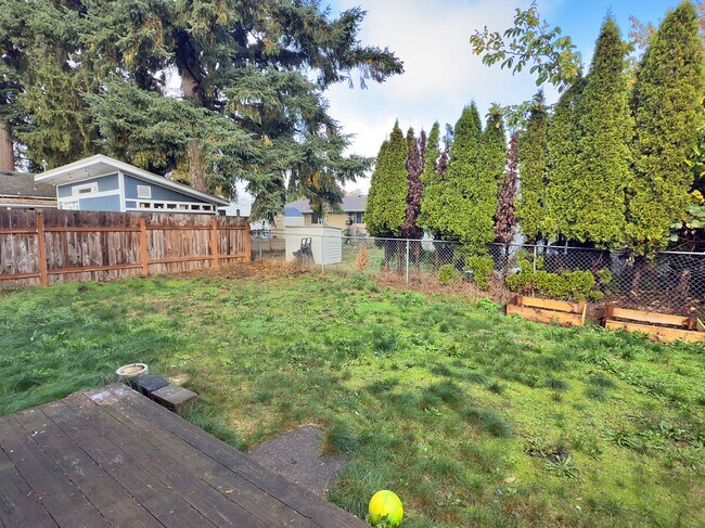 Building Photo - 6731 SE Fern Ave