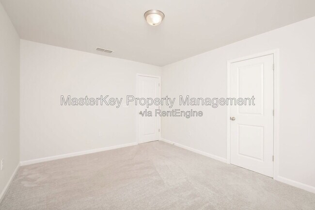 Building Photo - 804 McKenzie Pk Ter