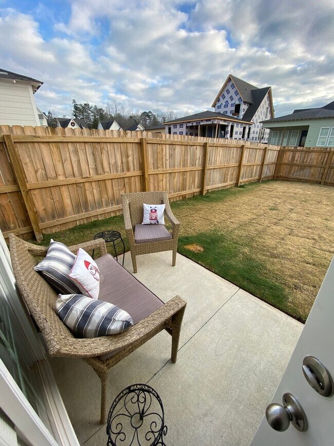 Building Photo - Fox Run Village Duette with Amenities