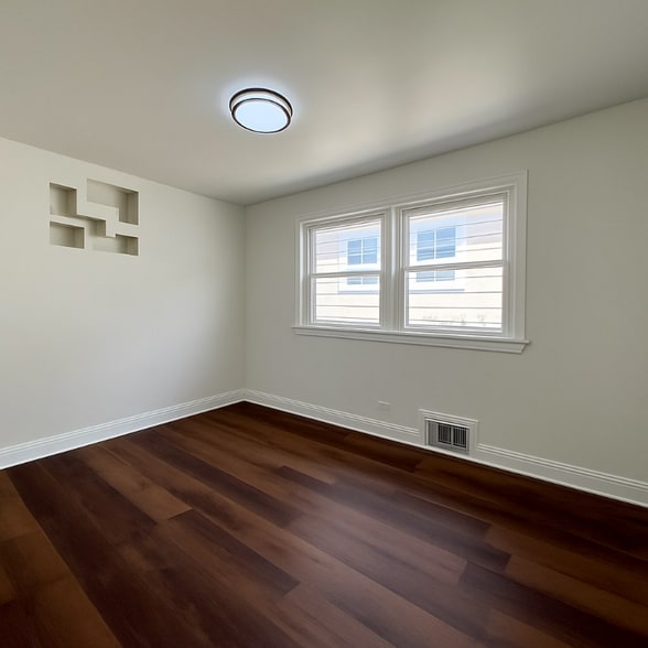 Building Photo - 6136 S Kildare Ave