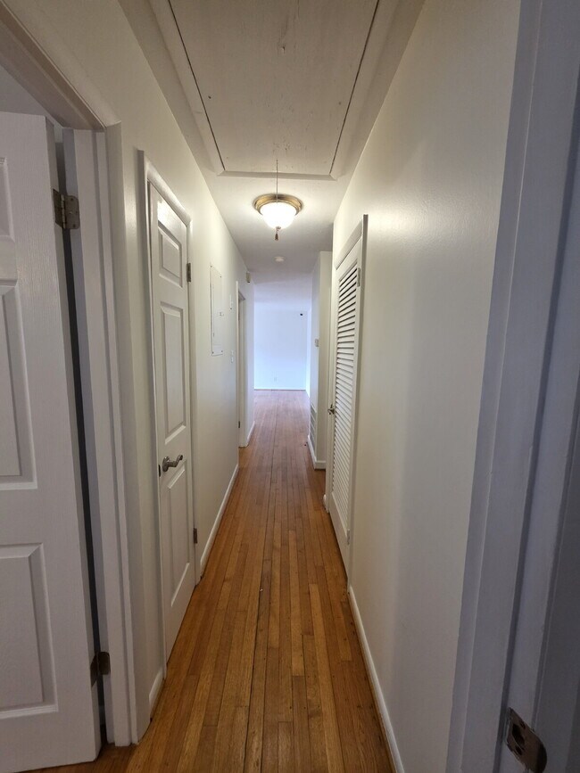 Building Photo - "Charming 3-Bed Oasis with Granite Touches in Fayetteville – 1600 Sq Ft of Comfort!"