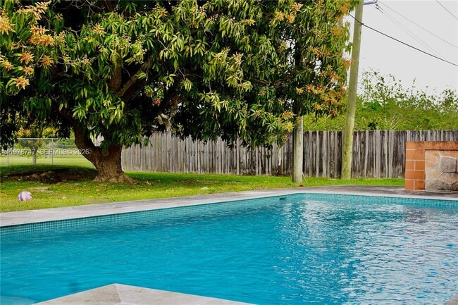 Building Photo - 12504 SW 99th Ave