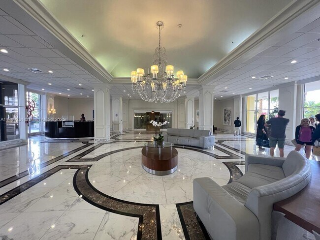Building Photo - 5600 Collins Ave