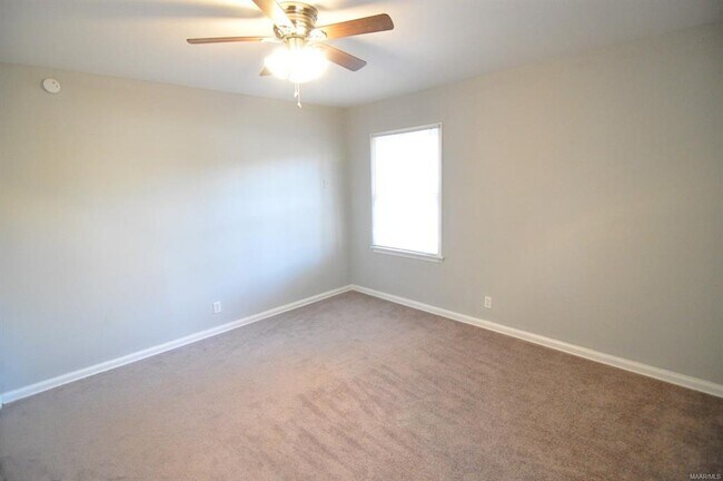 Building Photo - 2720 Green Oaks Dr