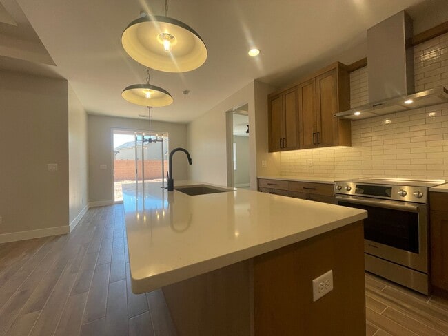 Building Photo - PET FRIENDLY!!! 4 Bedroom Home next to SAND HOLLOW STATE PARK!!