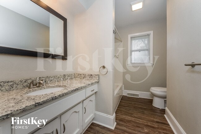 Building Photo - 1300 SW 22nd St