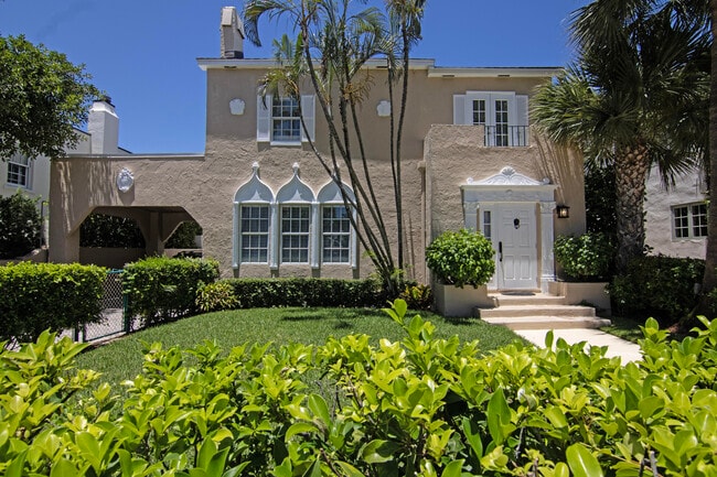 Primary Photo - 211 Seaspray Ave