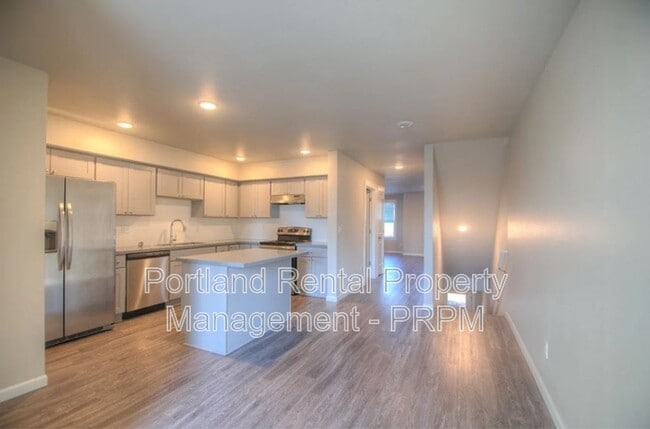 Building Photo - 607 NE 92nd Ave