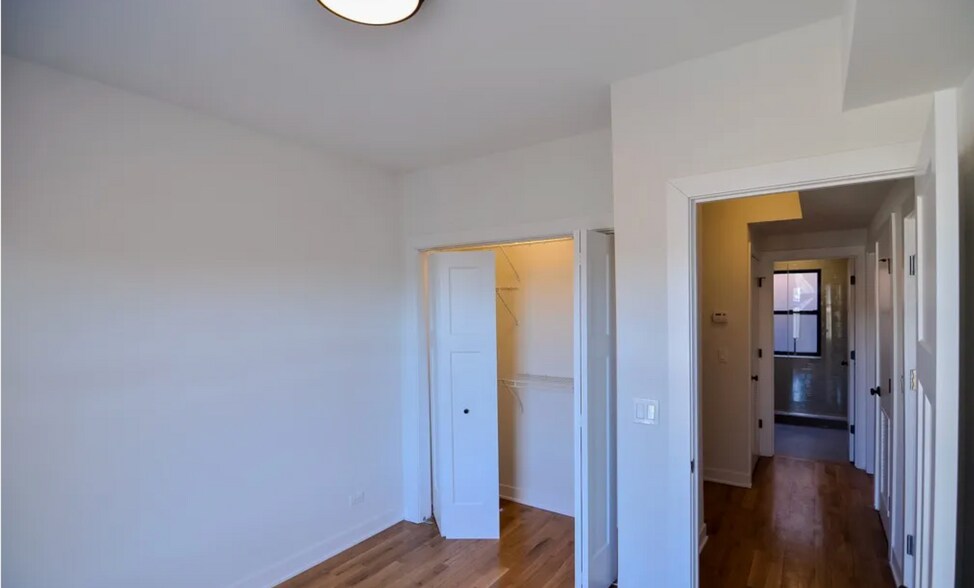 Building Photo - 2209 W Eastwood Ave