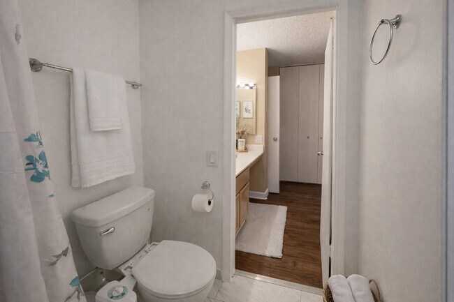 Building Photo - 200 N Dearborn St