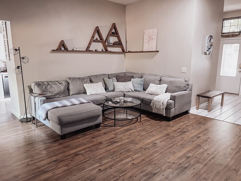 Building Photo - 1907 E 19th St