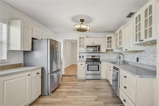 Building Photo - 7012 Pin Cherry Ln