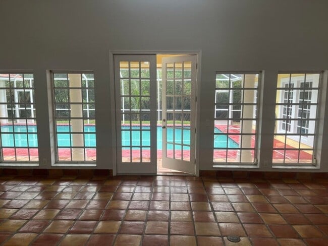 Building Photo - 8805 SE Riverfront Terrace