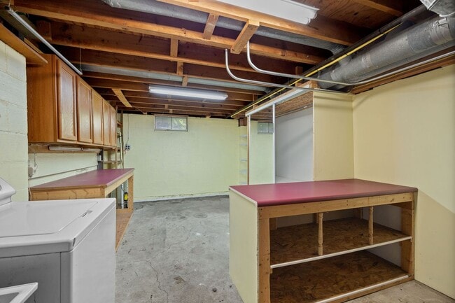 Building Photo - PLEASANT RUN - Well cared for 3 bed ranch ...