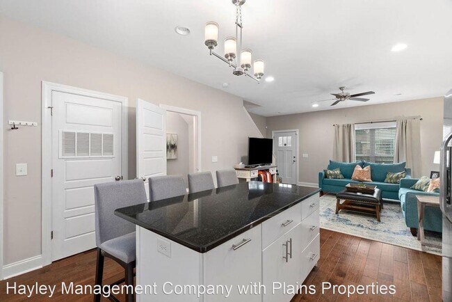 Primary Photo - 2 br, 2.5 bath House - 418 North Donahue Dr