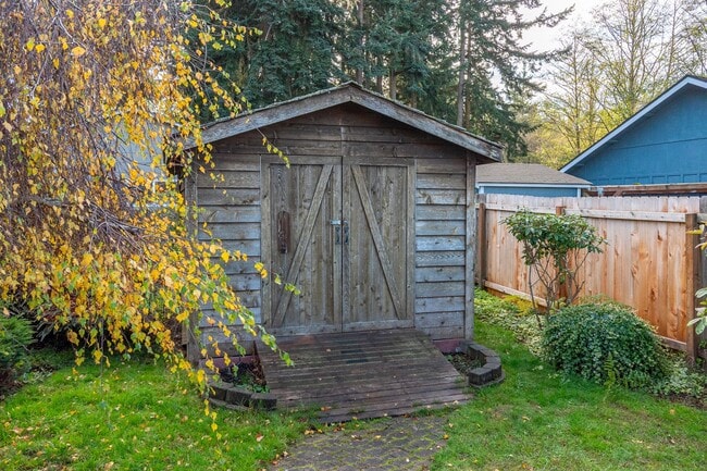 Building Photo - Charming 3 bedroom home near NAS Whidbey