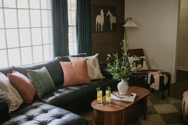 Building Photo - 946 Magnolia St SE