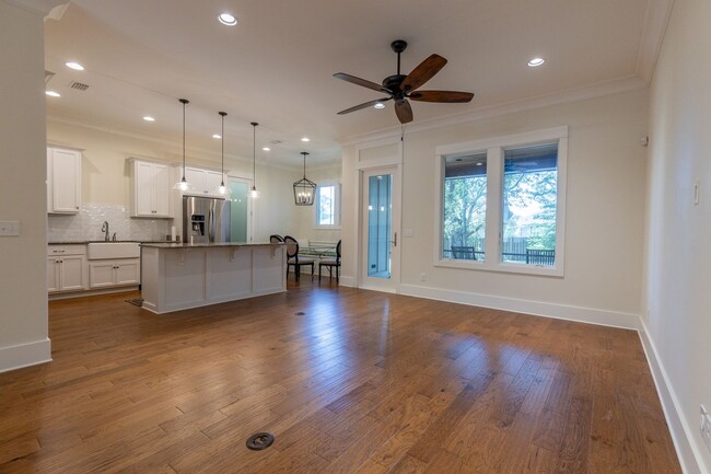 Building Photo - 4 Bedrooms, 3 bathrooms located in Fairhope!