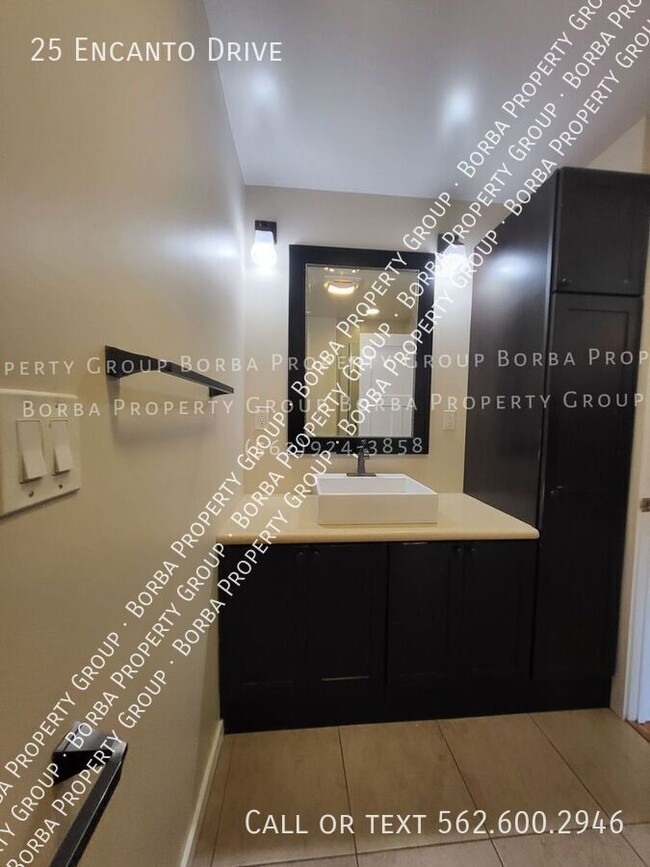 Building Photo - 25 Encanto Dr