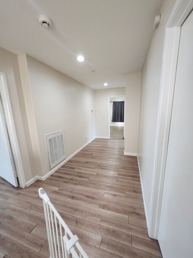 Building Photo - Beautiful 5 Bedroom House fully remodeled....