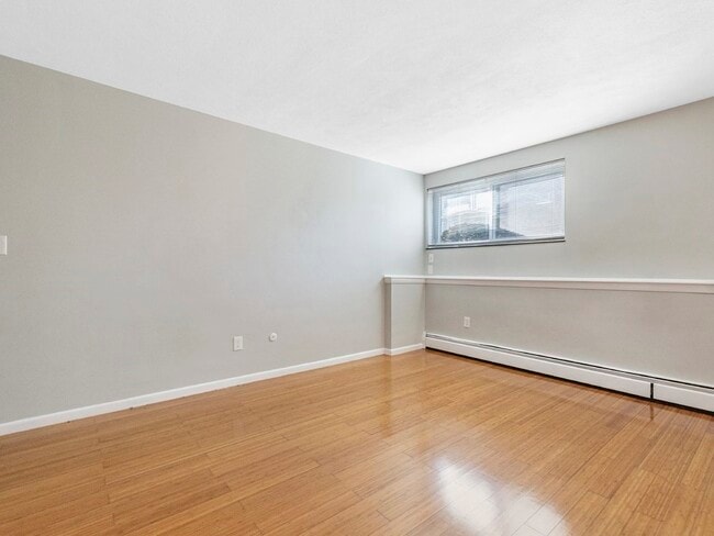 Building Photo - 180 River St