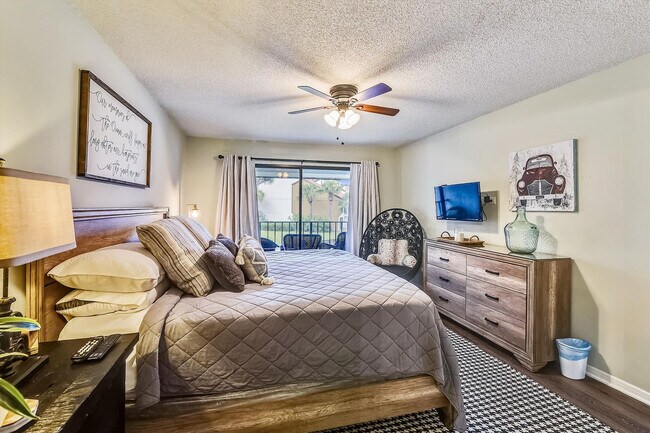 Building Photo - 11222 Hutchison Blvd