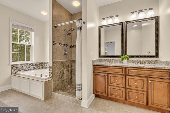 Building Photo - 8604 Woodlawn Ct