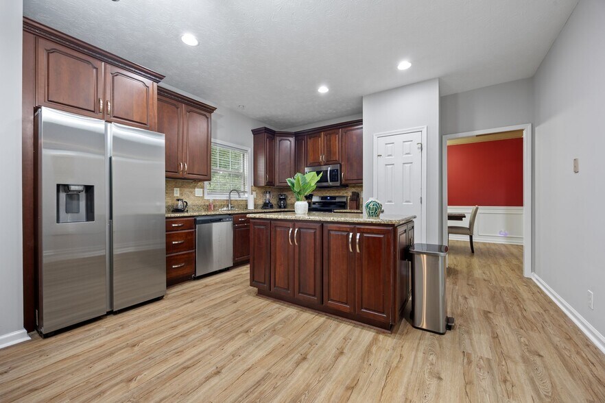 Building Photo - 350 Saddle Bridge Dr