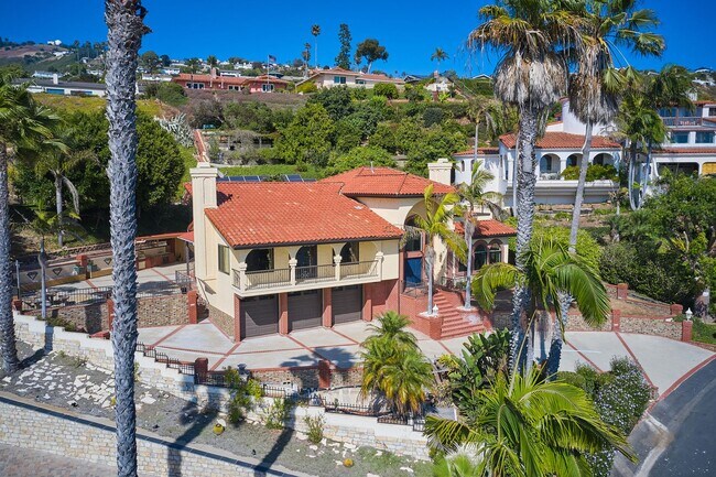 Building Photo - Aqua Vista - Entertainers Playhouse