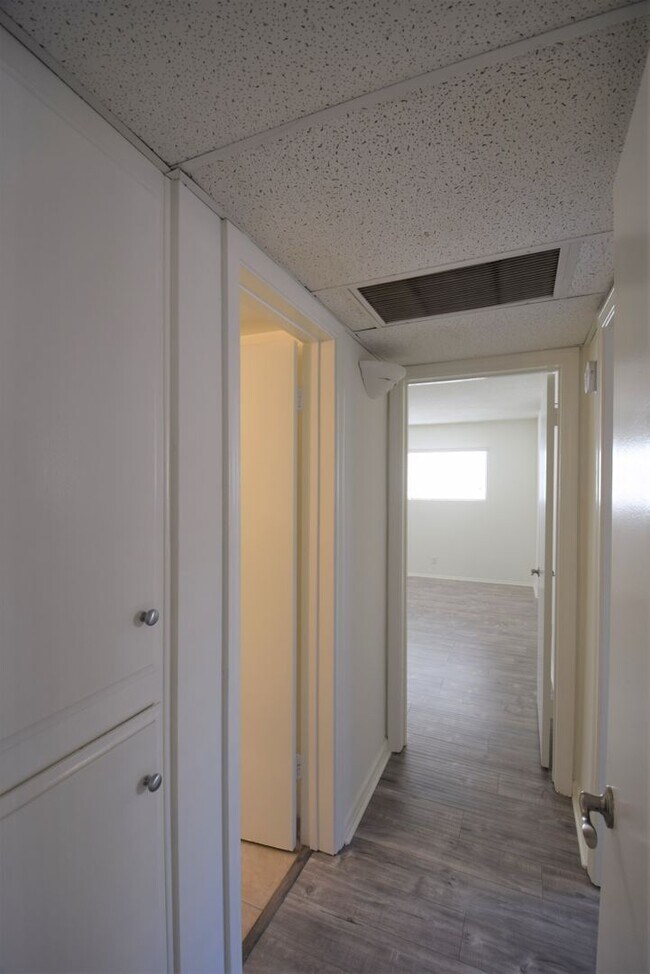 Building Photo - 5036