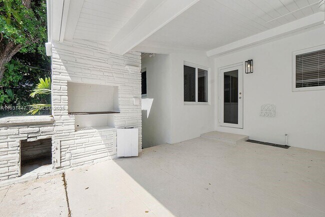 Building Photo - 6820 Granada Blvd