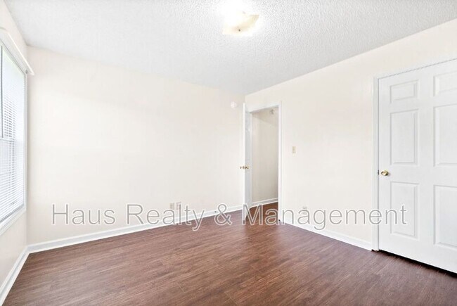 Building Photo - 3279 S Senseney Cir