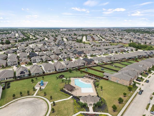 Building Photo - 1600 Lake Grove Dr