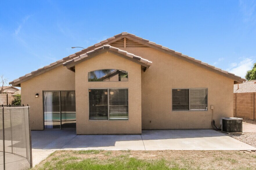 Building Photo - 8930 E Fountain St