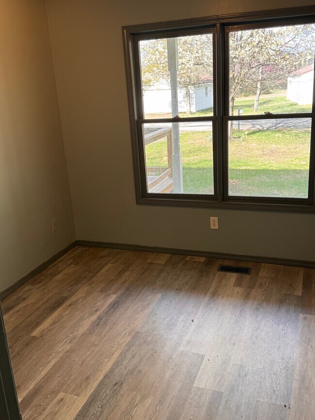 Building Photo - 109 Illini Ct