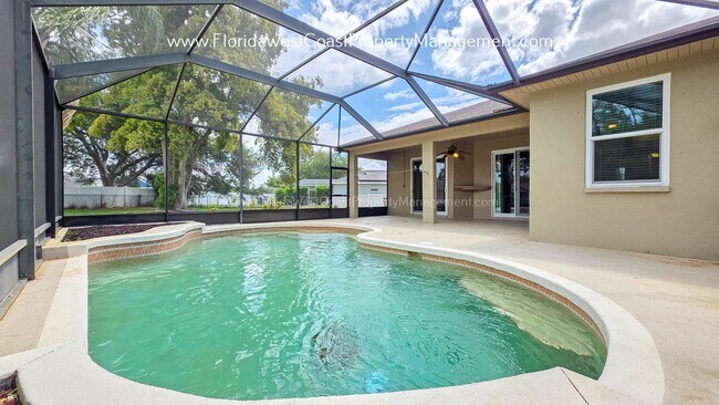 Building Photo - CUTE AND SPACIOUS 3 BEDROOM/ 2 BATH POOL HOME! NORTH PALMETTO! PET FRIENDLY!