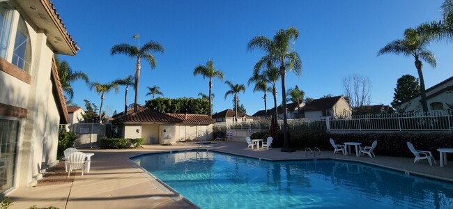 Building Photo - 23361 La Crescenta