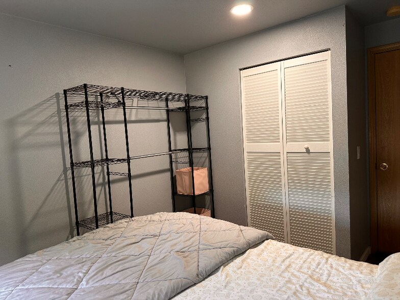 Building Photo - 8408 22nd Ave SW