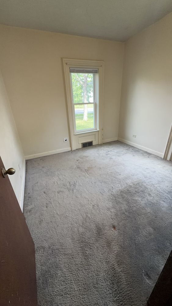Building Photo - Exciting 3 Bed 1 Bath near UWEC! Available 1st June!