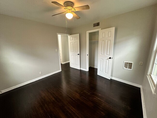Building Photo - Three Bed NE OKC