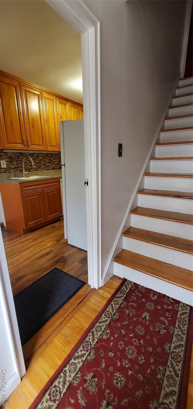 Building Photo - 60-46 69th Pl