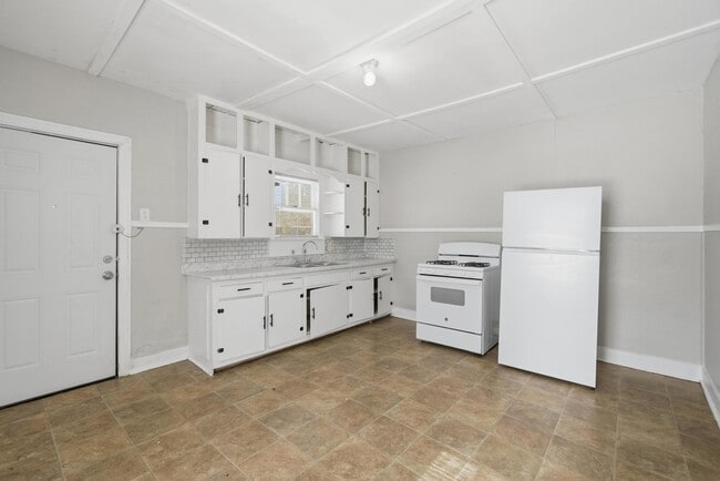 Building Photo - 702 Grape St