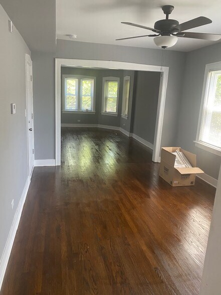 Building Photo - 7940 S Kingston Ave