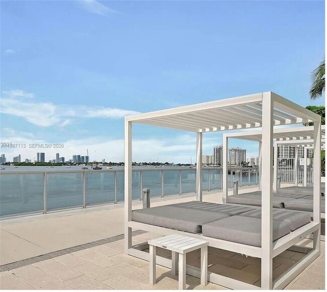 Building Photo - 1000 West Ave