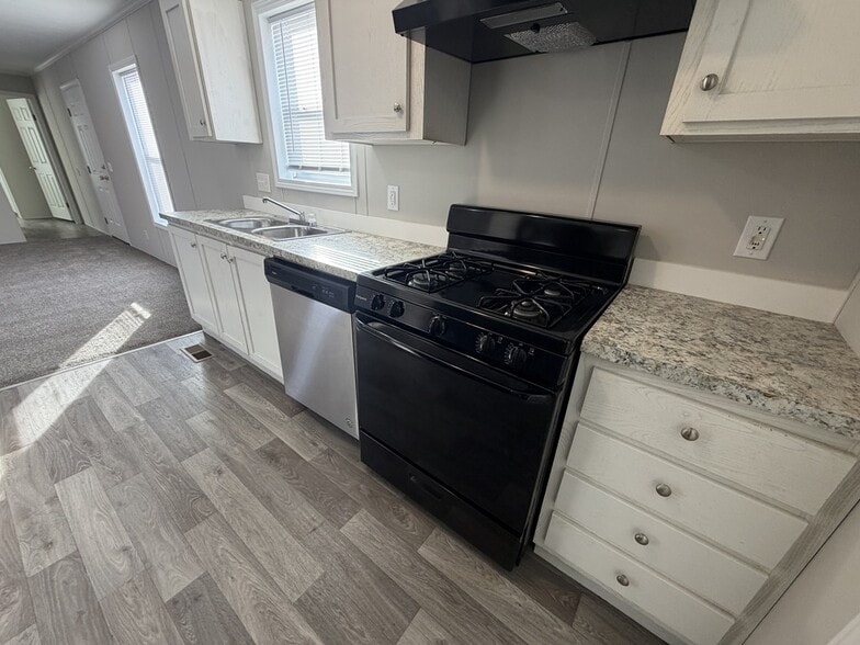 Building Photo - 38027 Leverette Ave