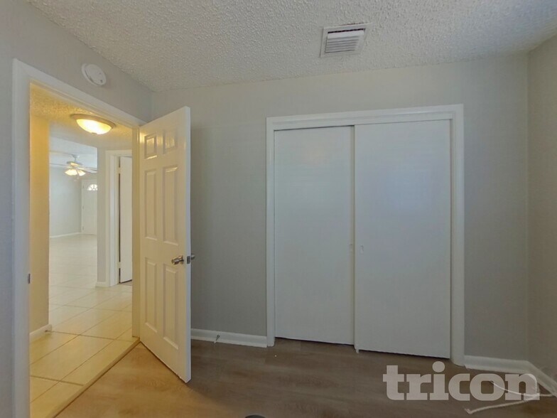 Building Photo - 1440 Overlea St