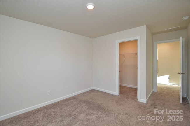 Building Photo - 3215 Lisburn St